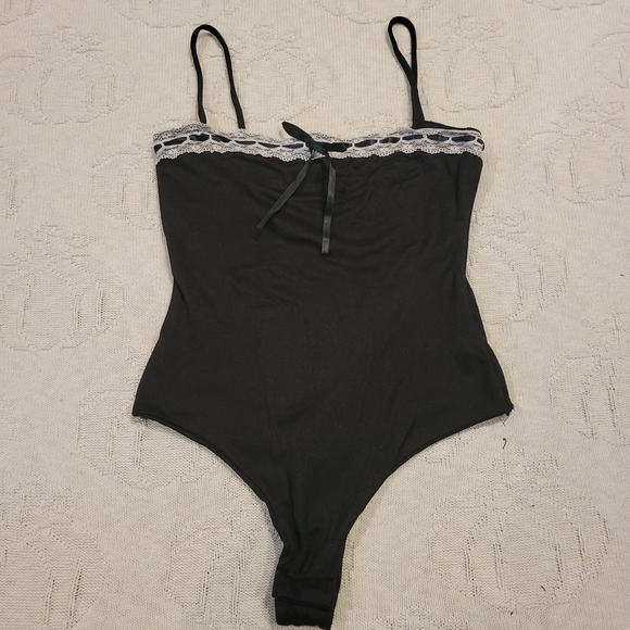 black body suit with lace trim - Picture 1 of 3